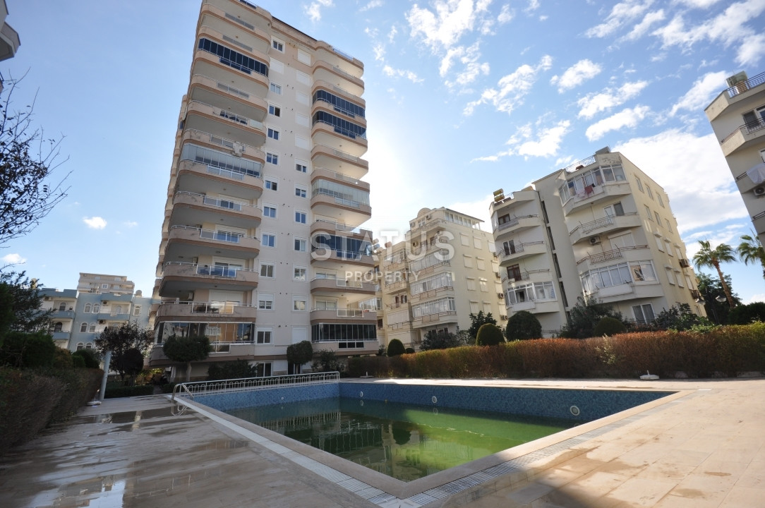 Large penthouse 3+1 with direct sea views, 280 m2 in Mahmutlar. фото 13