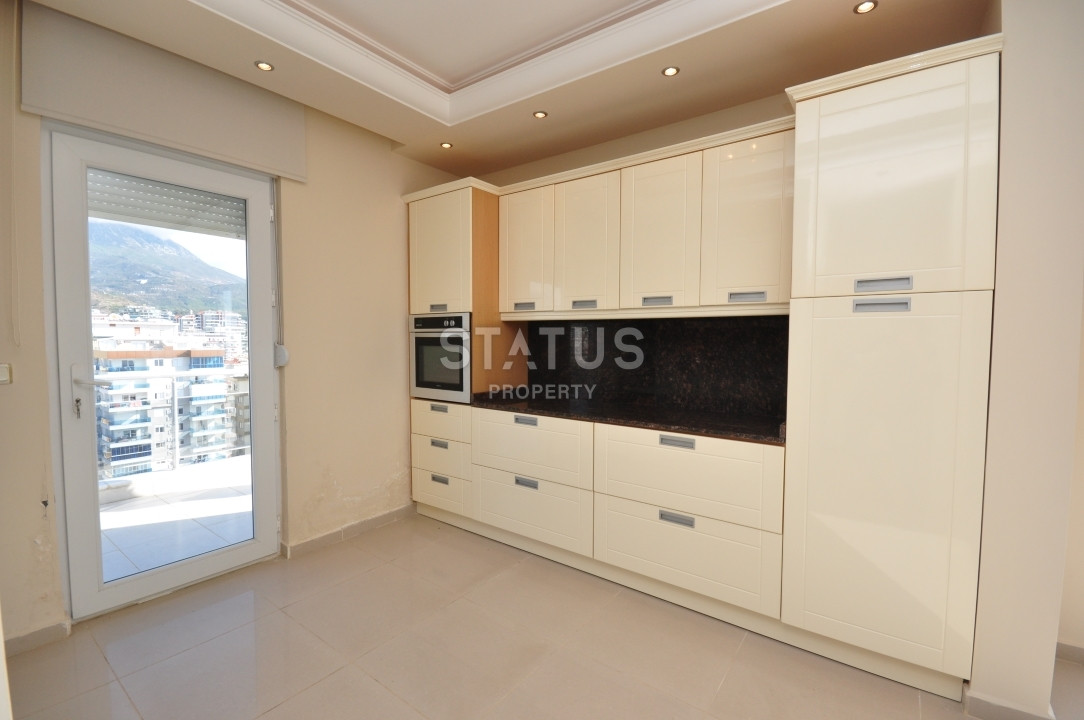 Large penthouse 3+1 with direct sea views, 280 m2 in Mahmutlar. фото 16