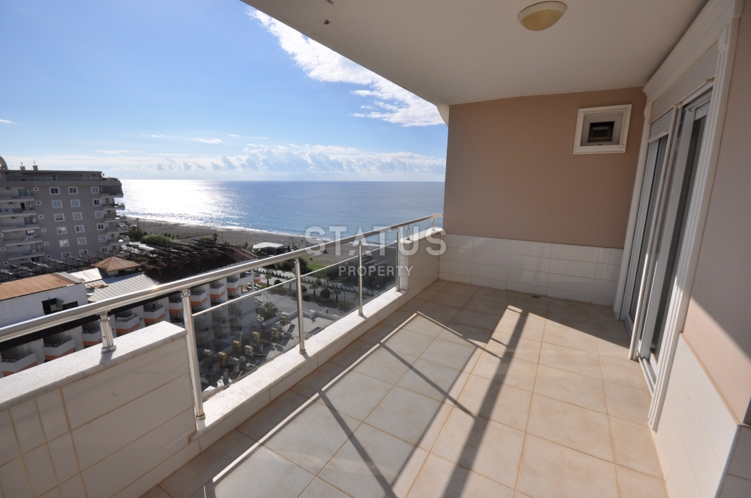 Large penthouse 3+1 with direct sea views, 280 m2 in Mahmutlar. фото 19