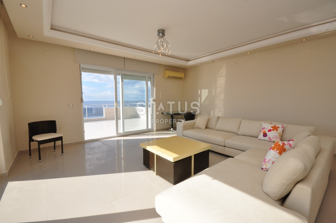 Large penthouse 3+1 with direct sea views, 280 m2 in Mahmutlar. фото 21