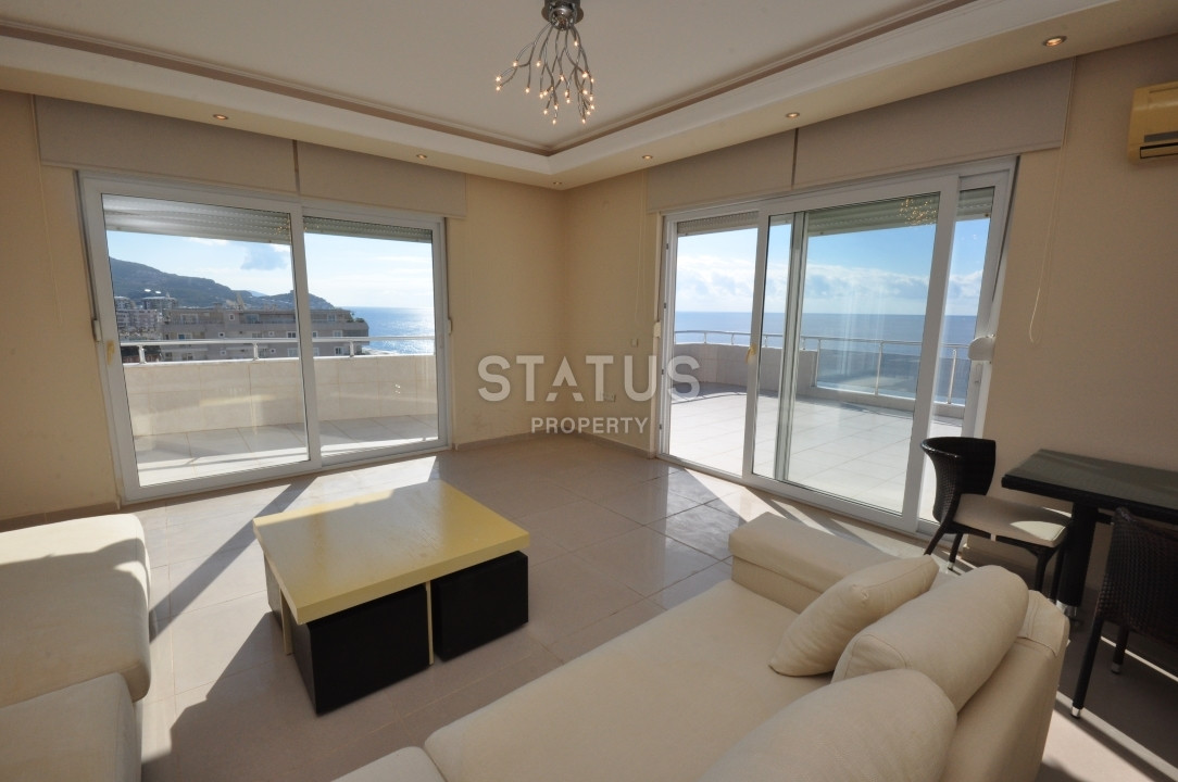 Large penthouse 3+1 with direct sea views, 280 m2 in Mahmutlar. фото 22