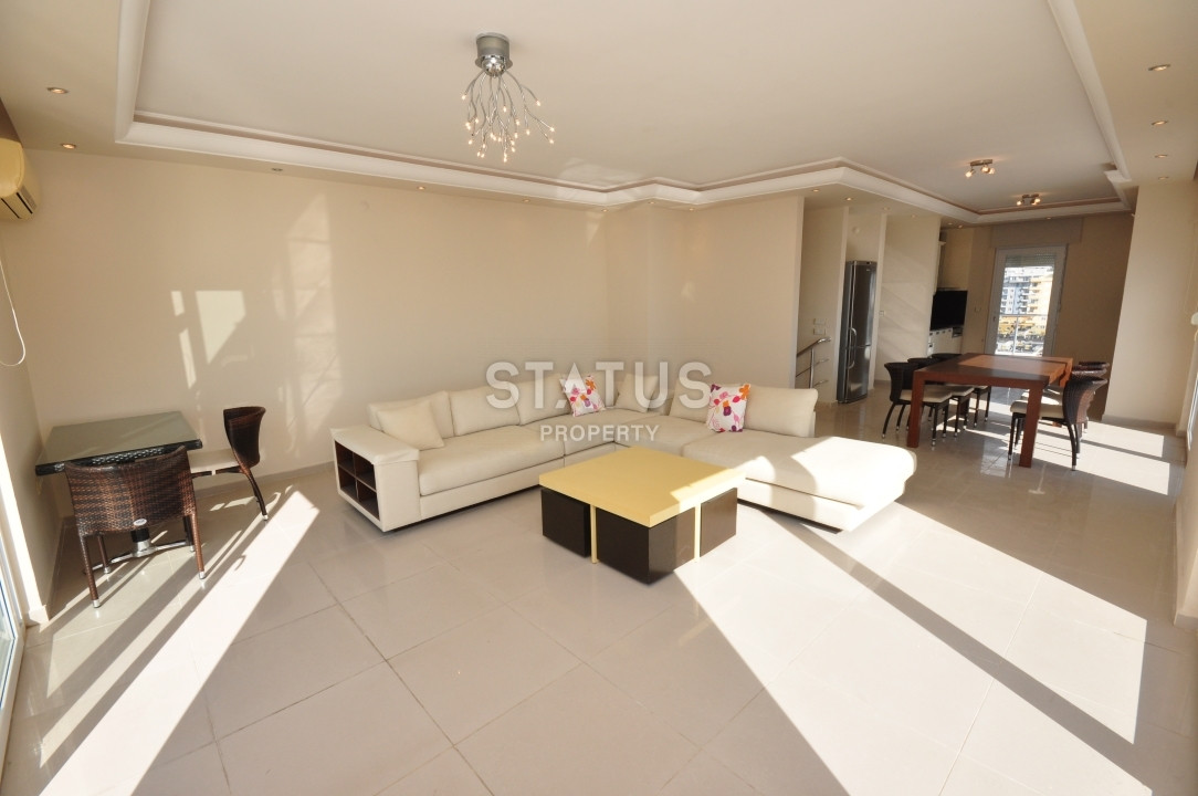 Large penthouse 3+1 with direct sea views, 280 m2 in Mahmutlar. фото 23