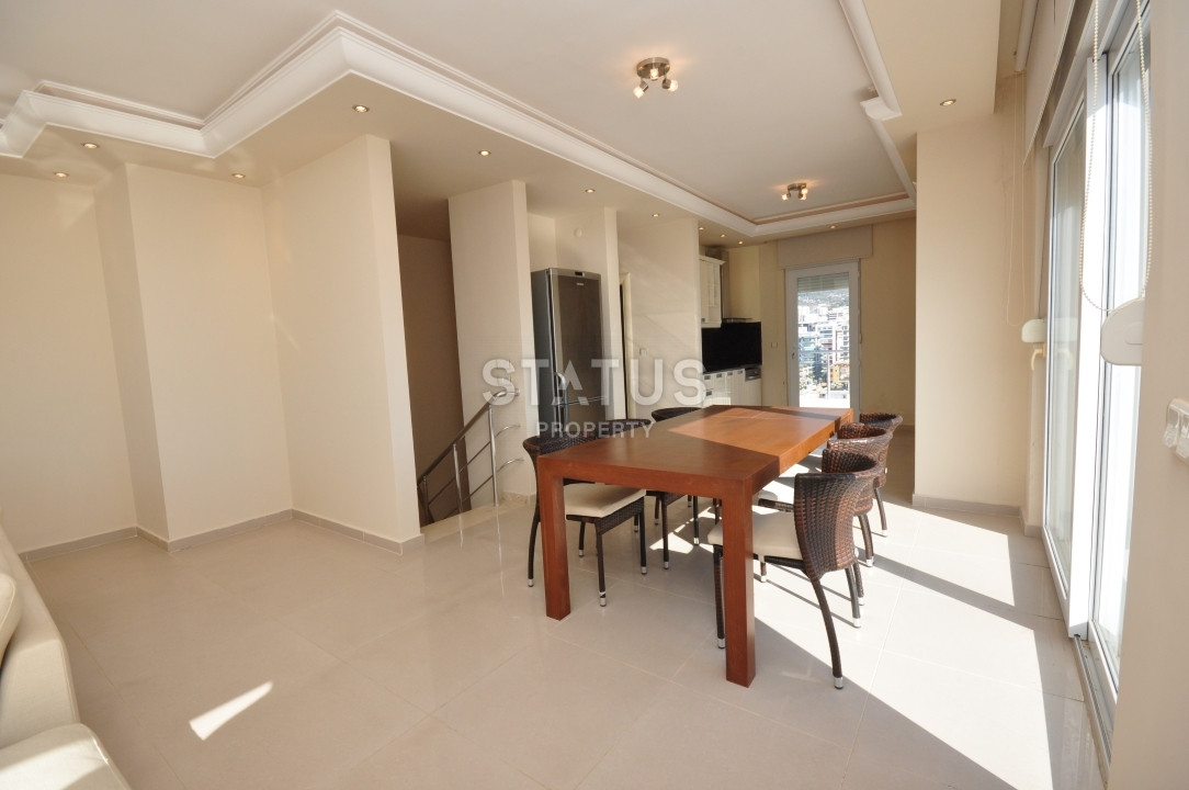 Large penthouse 3+1 with direct sea views, 280 m2 in Mahmutlar. фото 25