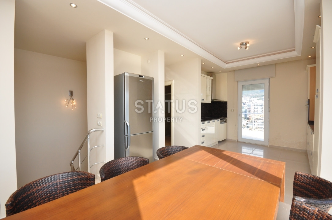 Large penthouse 3+1 with direct sea views, 280 m2 in Mahmutlar. фото 26