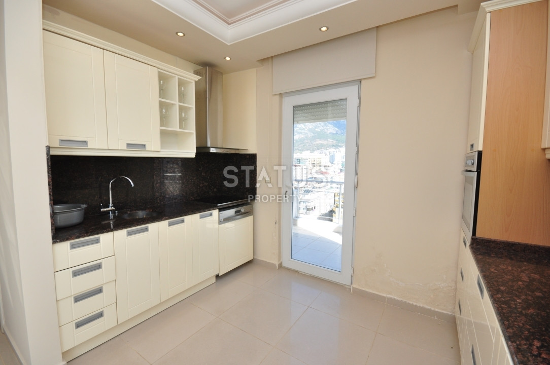 Large penthouse 3+1 with direct sea views, 280 m2 in Mahmutlar. фото 28