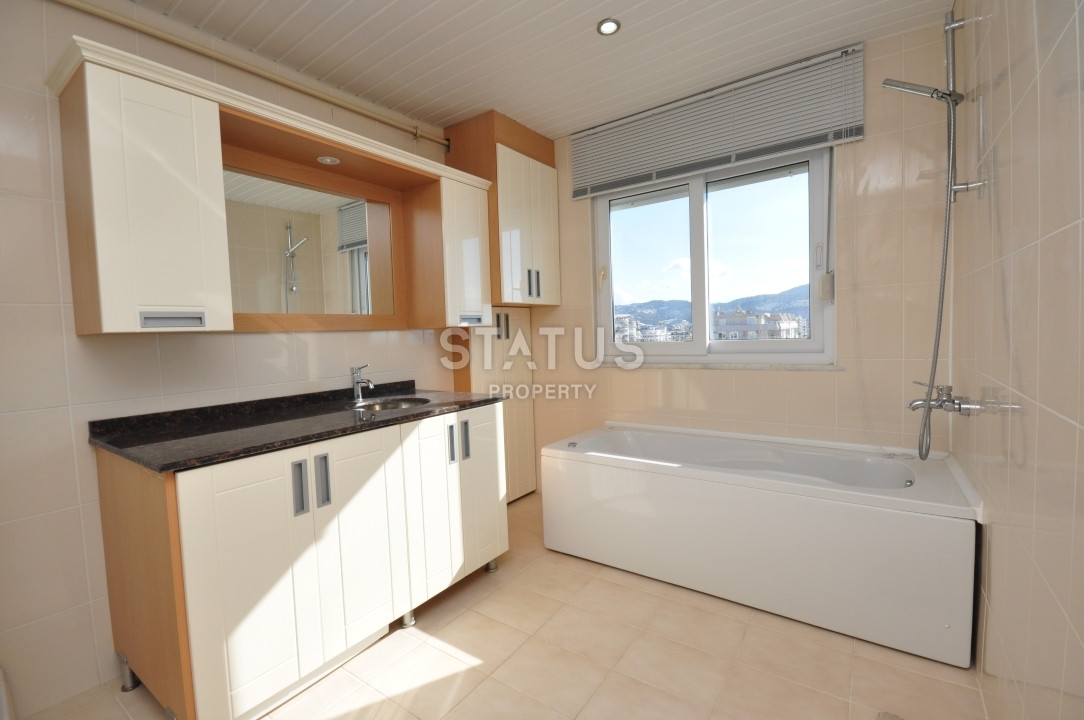 Large penthouse 3+1 with direct sea views, 280 m2 in Mahmutlar. фото 29