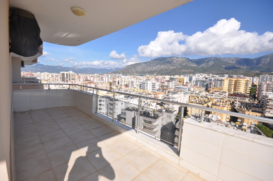 Large penthouse 3+1 with direct sea views, 280 m2 in Mahmutlar. фото 31