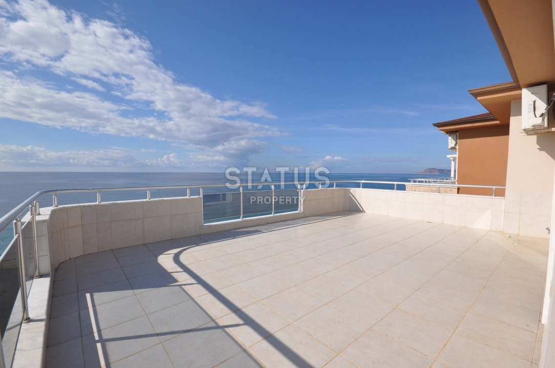 Large penthouse 3+1 with direct sea views, 280 m2 in Mahmutlar. фото 33