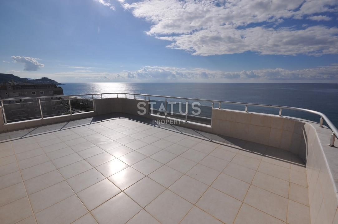Large penthouse 3+1 with direct sea views, 280 m2 in Mahmutlar. фото 34
