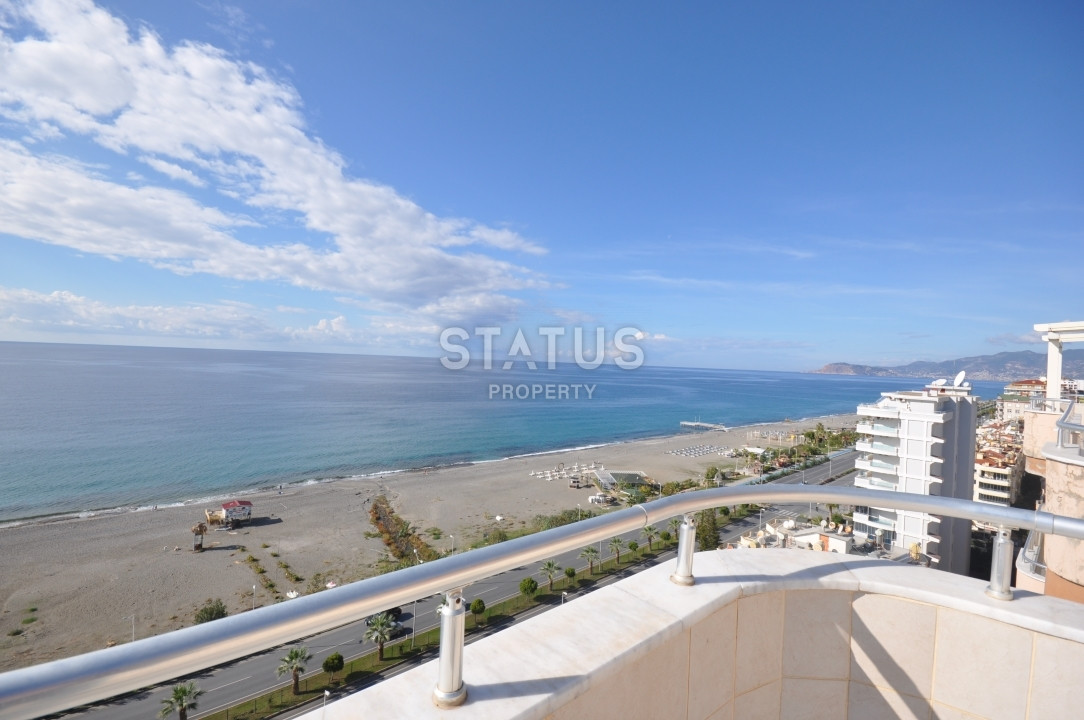 Large penthouse 3+1 with direct sea views, 280 m2 in Mahmutlar. фото 35