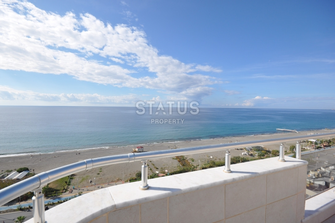 Large penthouse 3+1 with direct sea views, 280 m2 in Mahmutlar. фото 36