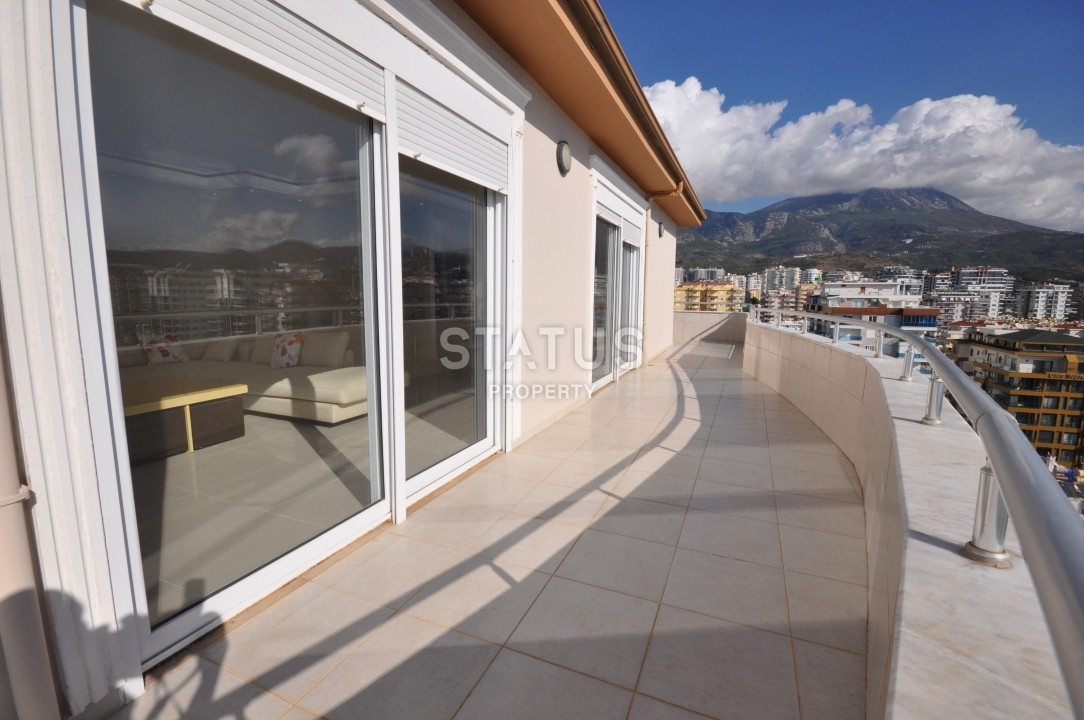 Large penthouse 3+1 with direct sea views, 280 m2 in Mahmutlar. фото 41
