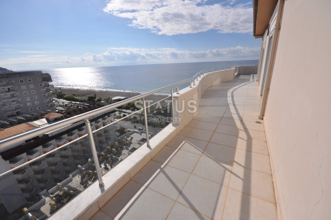 Large penthouse 3+1 with direct sea views, 280 m2 in Mahmutlar. фото 43