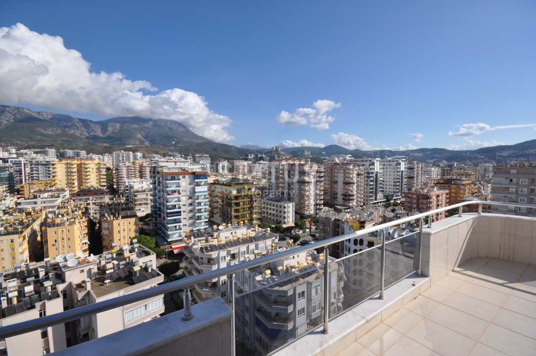 Large penthouse 3+1 with direct sea views, 280 m2 in Mahmutlar. фото 46