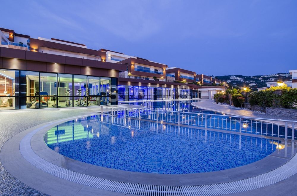 Luxurious villas on the Mediterranean coast фото 16