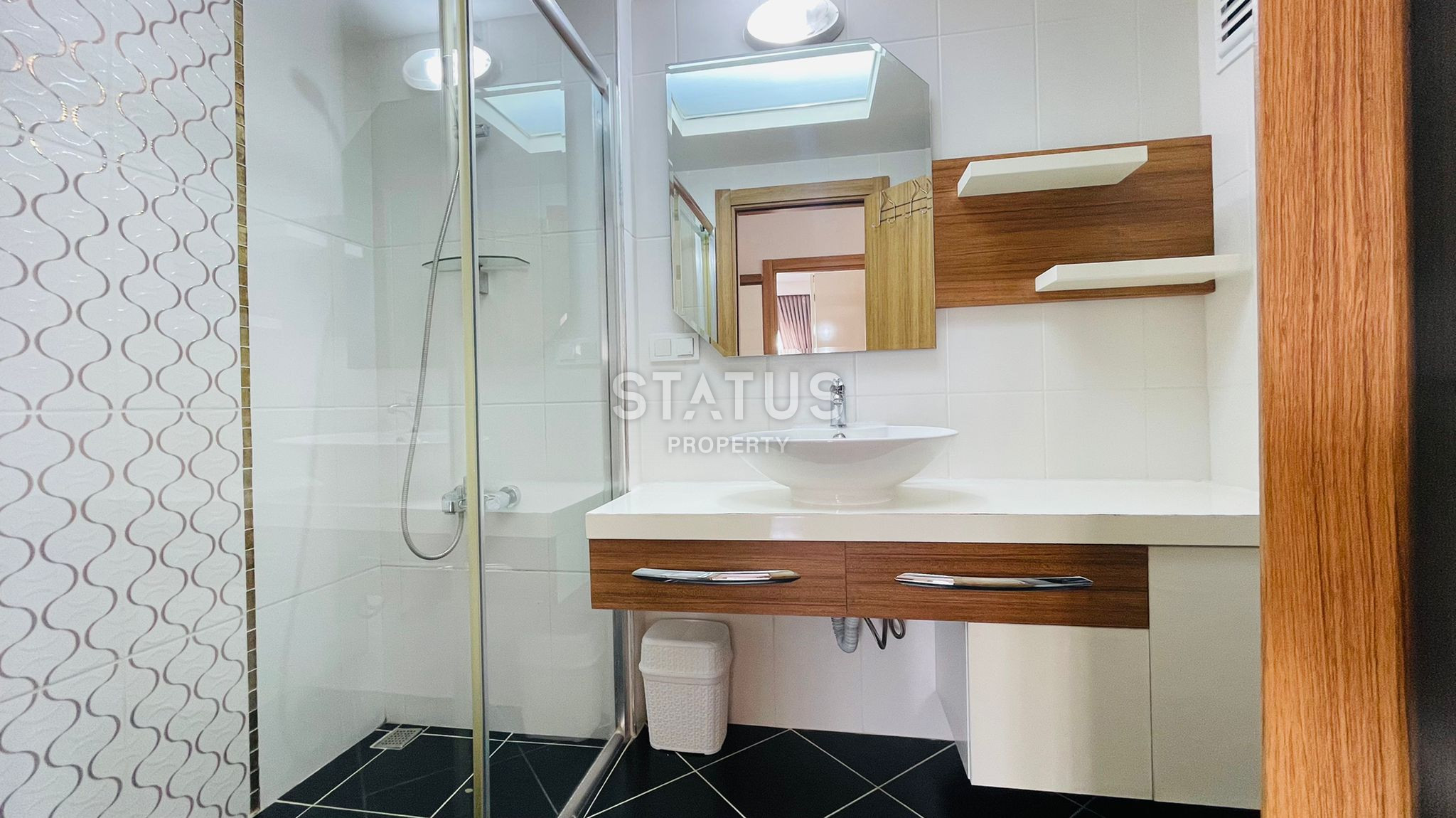 Furnished 1+1 apartment with excellent location, 75 m2 in Mahmutlar. фото 13