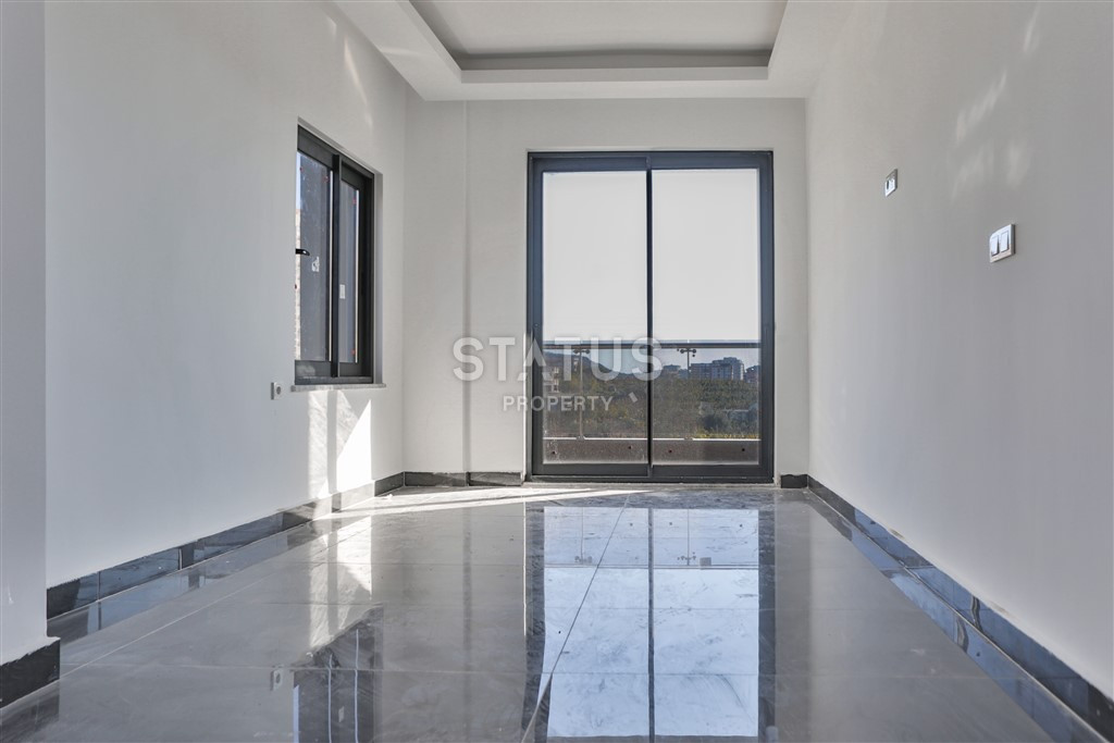 New spacious 4+1 villa in Mahmutlar, 300 m2 фото 6