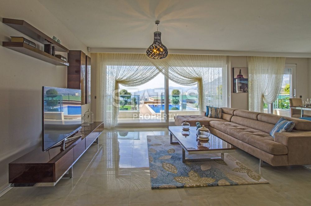 Luxurious villas on the Mediterranean coast фото 30