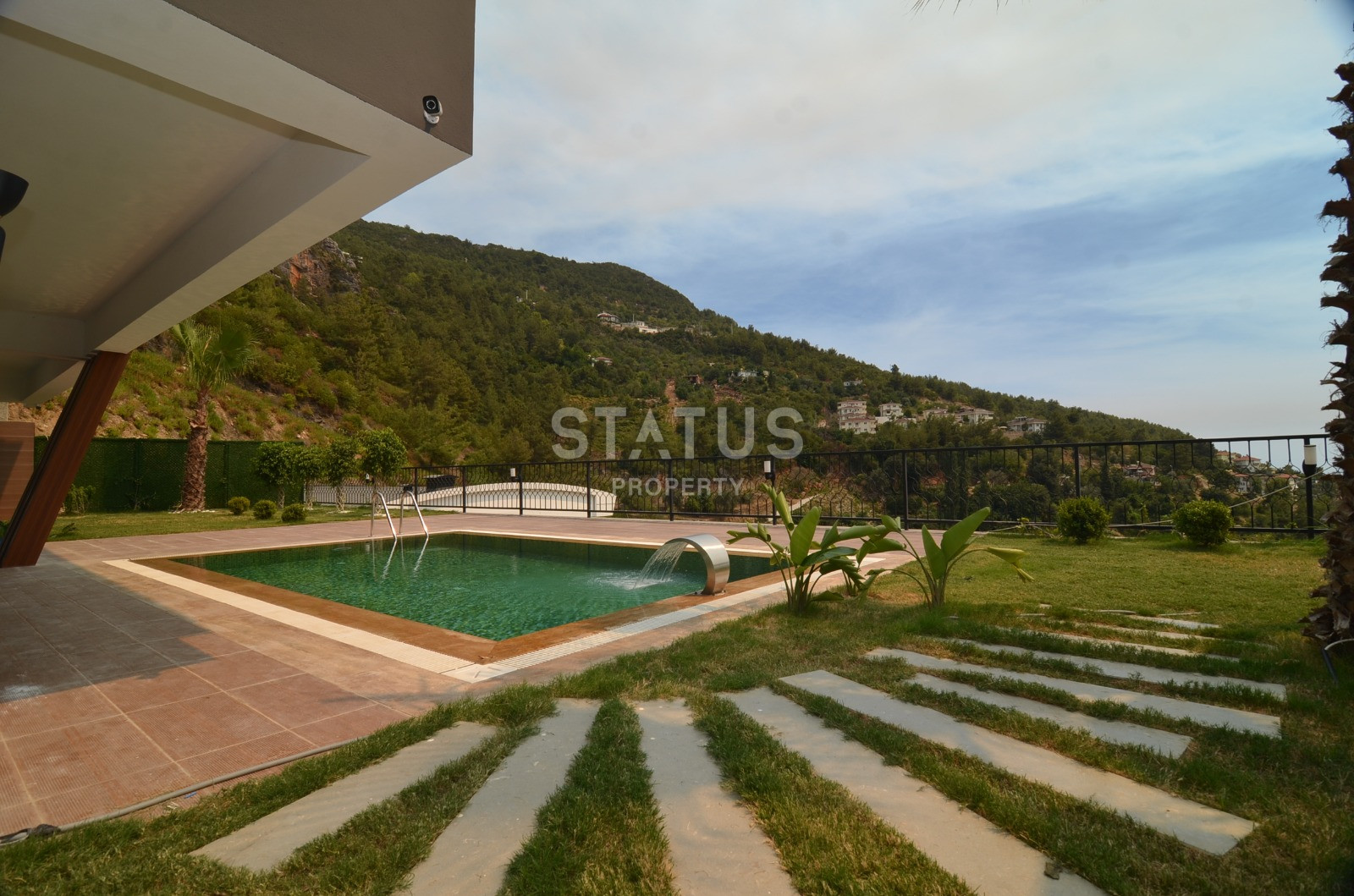 Просторная вилла 4+1 с собственным бассейном, сауной, джакузи и лифтом в районе Тепе, 390м.кв фото 3