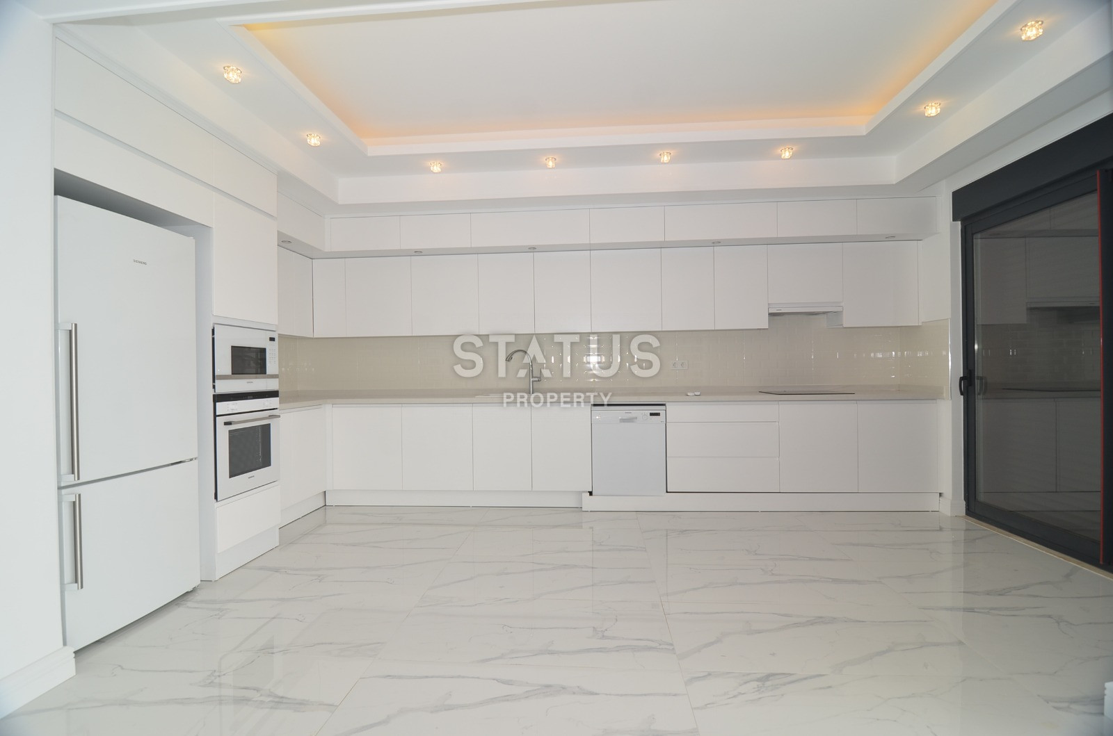 Просторная вилла 4+1 с собственным бассейном, сауной, джакузи и лифтом в районе Тепе, 390м.кв фото 12