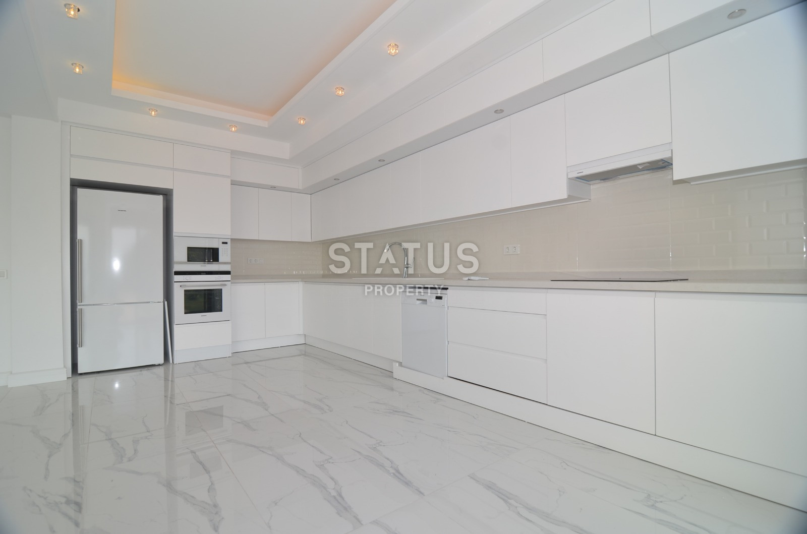 Просторная вилла 4+1 с собственным бассейном, сауной, джакузи и лифтом в районе Тепе, 390м.кв фото 27