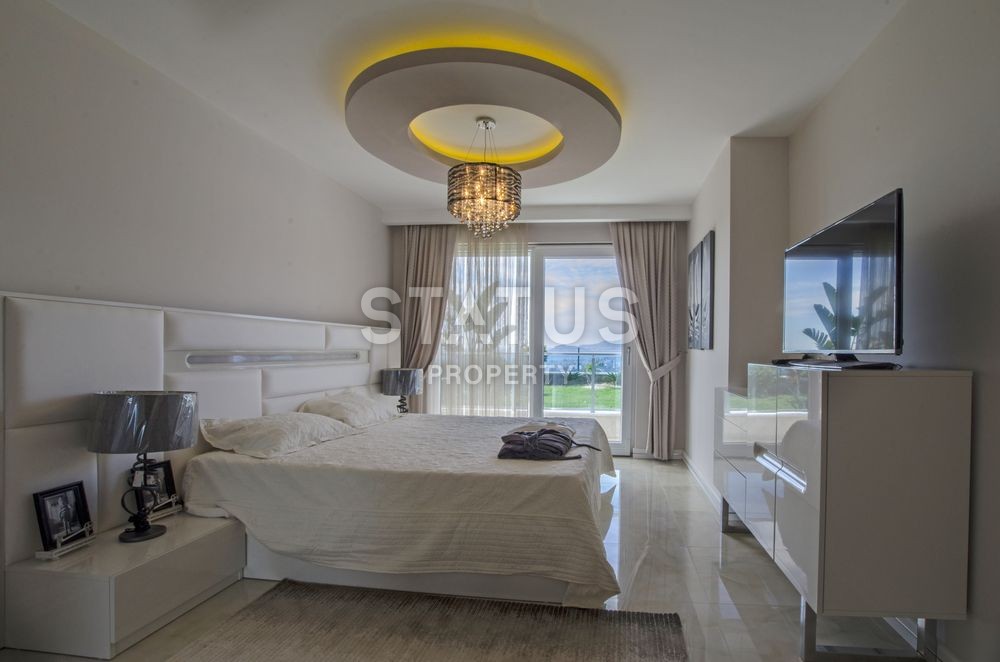 Luxurious villas on the Mediterranean coast фото 33