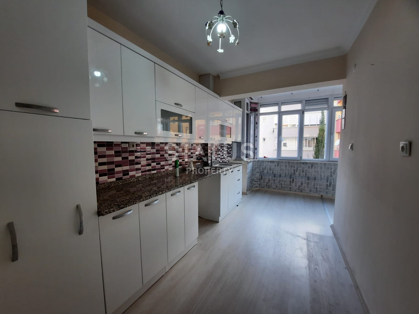 Четырехкомнатная квартира с отдельной кухней в центре Алании в 200м от моря, выгодная цена и прекрасная локация, 140м2 фото 7