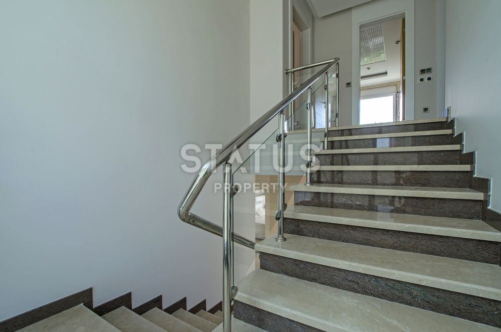 Luxurious villas on the Mediterranean coast фото 35