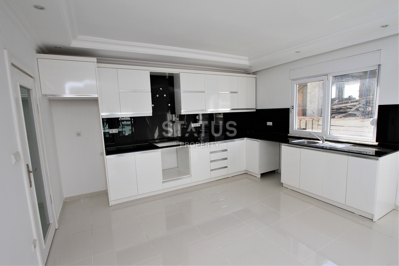 Penthouse 4+1 with sea view in Kestel, 210 m2 фото 4