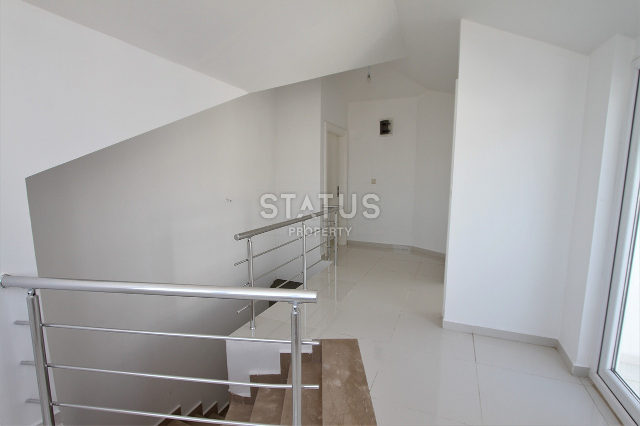 Penthouse 4+1 with sea view in Kestel, 210 m2 фото 16