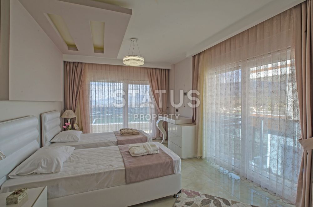 Luxurious villas on the Mediterranean coast фото 43