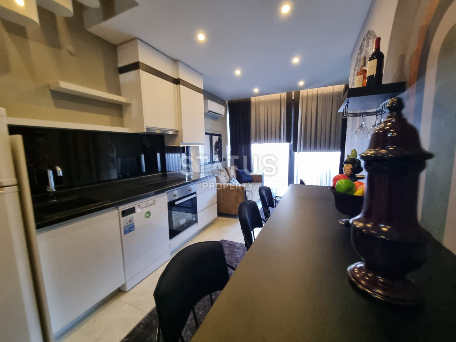 Дуплекс планировки 1+1 с дизайнерским ремонтом на первой береговой линии в районе Махмутлар, 65 кв.м. фото 3