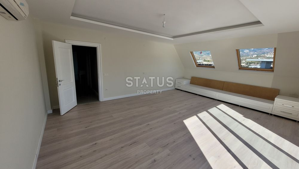 Penthouse 4+2 in the elite area of Kargicak, 350 meters from the sea. фото 4