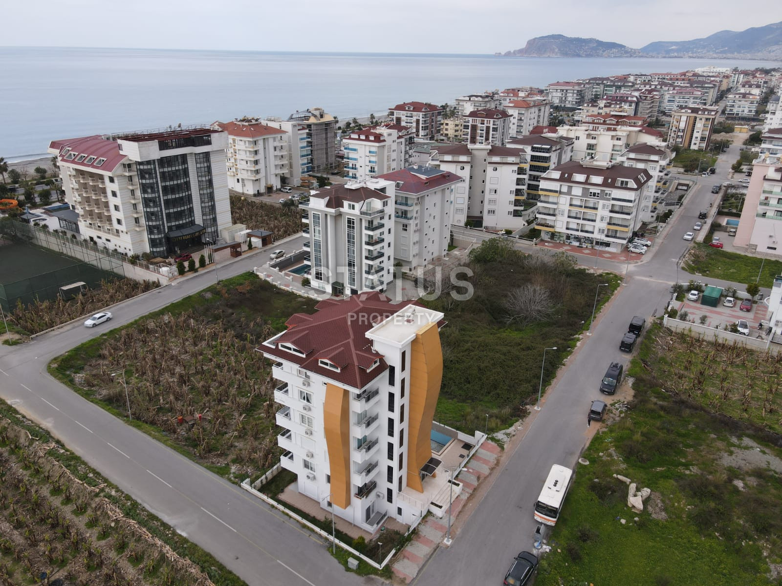 Меблированный садовый дуплекс 3+1 в 2 минутах от моря в Кестеле, 130 м2. фото 1
