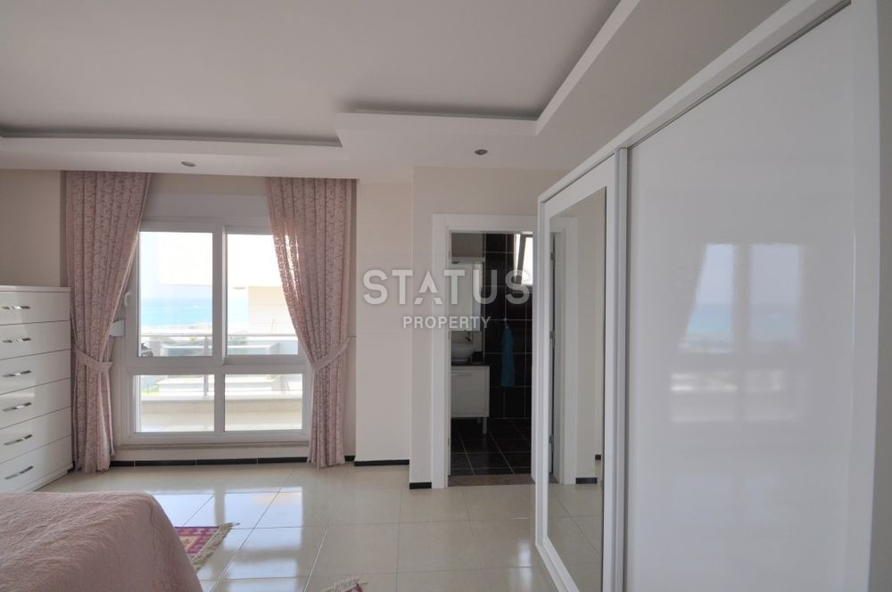 Penthouse 3+1 on the first coastline in the Kestel area, 240 m2 фото 5