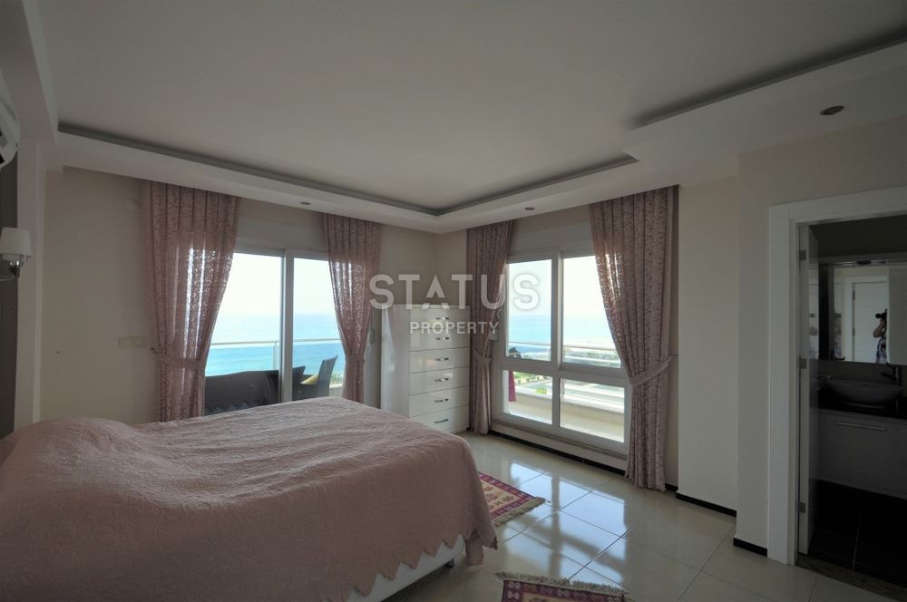 Penthouse 3+1 on the first coastline in the Kestel area, 240 m2 фото 7