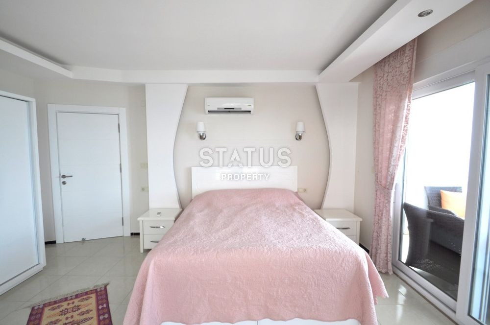 Penthouse 3+1 on the first coastline in the Kestel area, 240 m2 фото 9