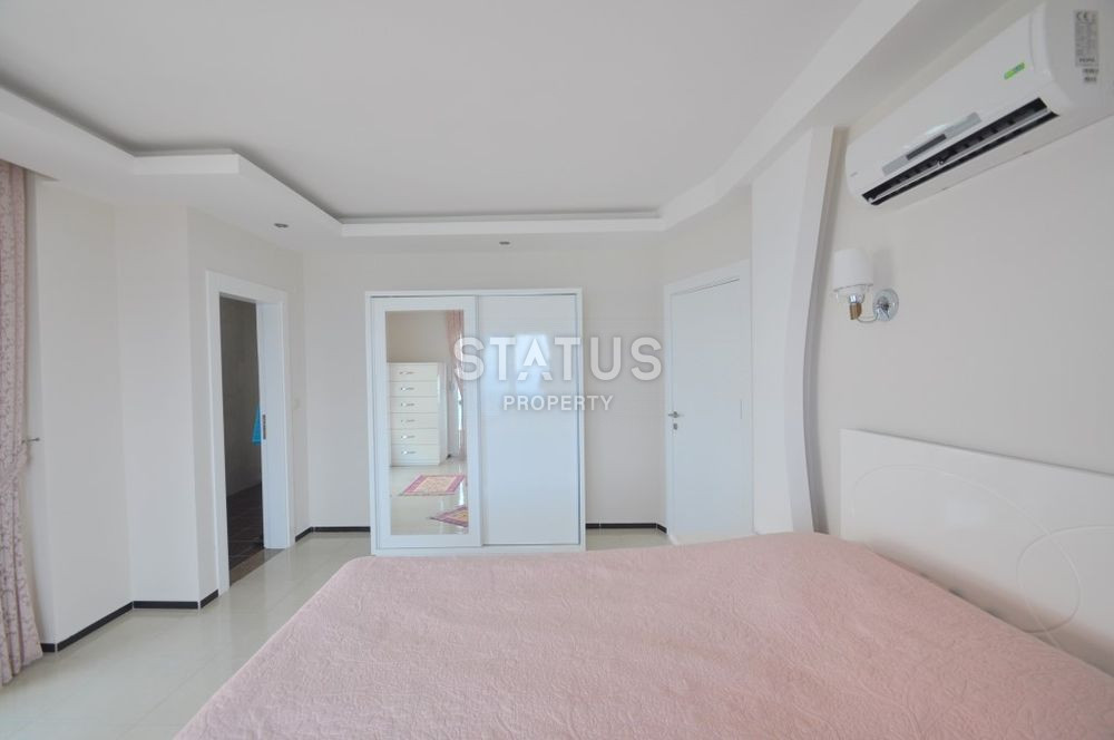 Penthouse 3+1 on the first coastline in the Kestel area, 240 m2 фото 10