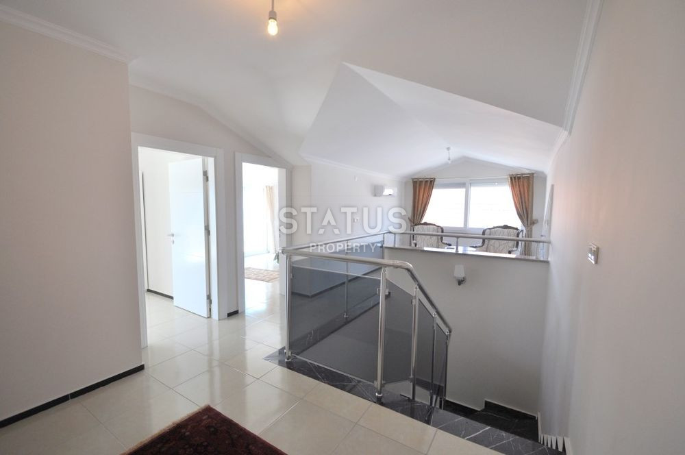Penthouse 3+1 on the first coastline in the Kestel area, 240 m2 фото 14
