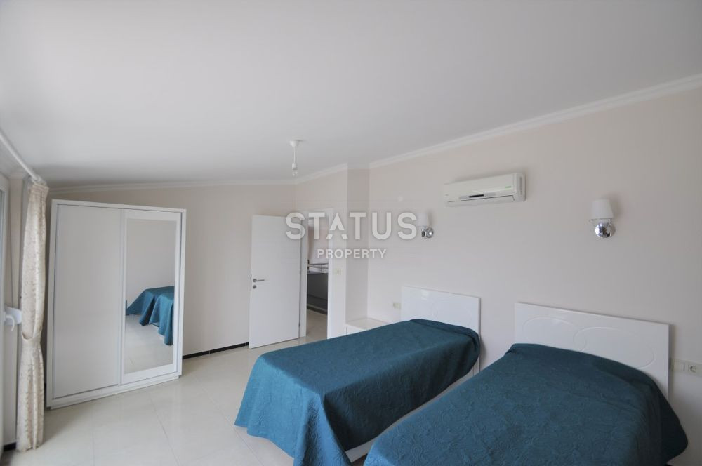 Penthouse 3+1 on the first coastline in the Kestel area, 240 m2 фото 17