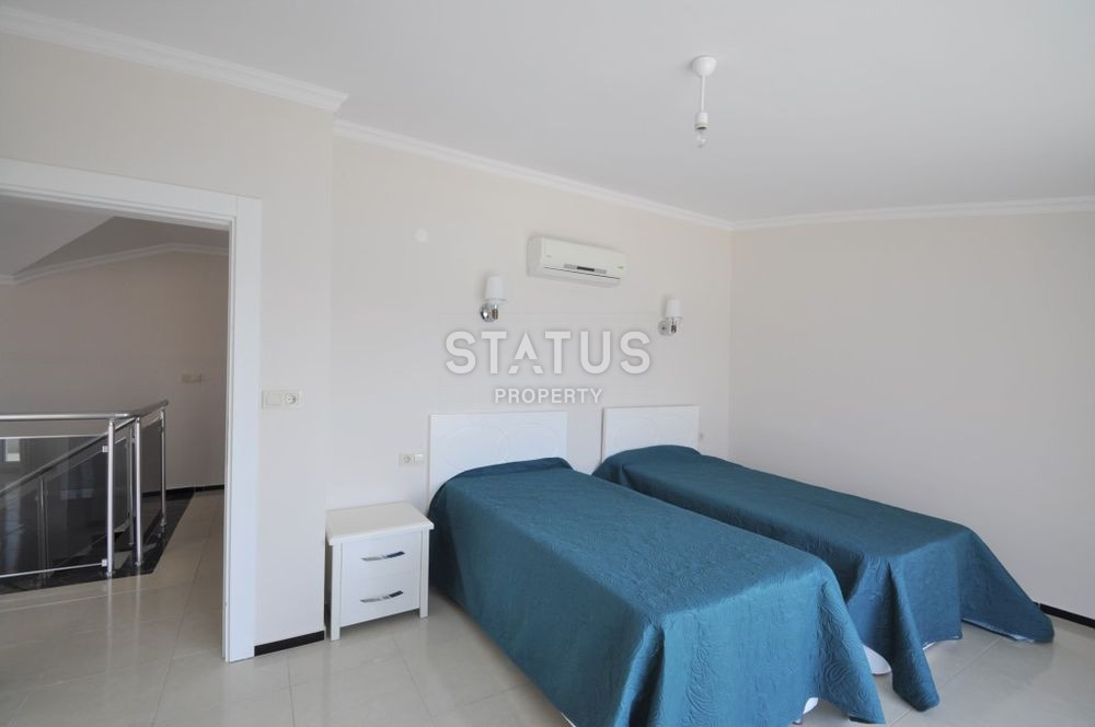 Penthouse 3+1 on the first coastline in the Kestel area, 240 m2 фото 18