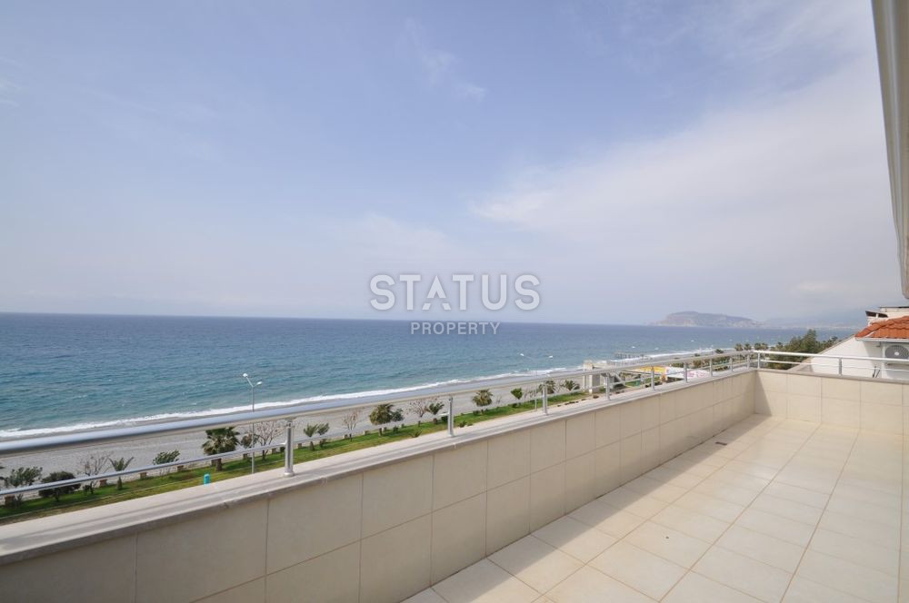 Penthouse 3+1 on the first coastline in the Kestel area, 240 m2 фото 35