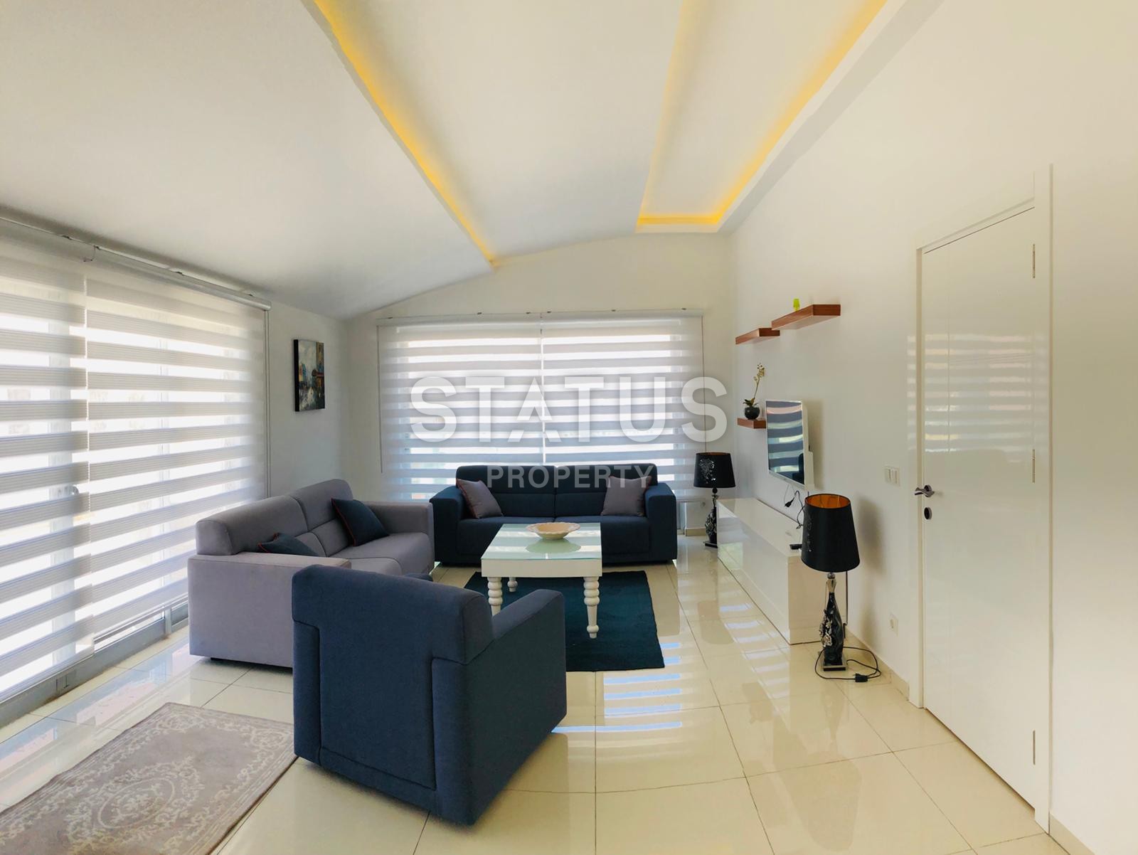 Двухуровневые апартаменты в самом центре города с шикарным видом на горы и море, 245 м2. фото 3