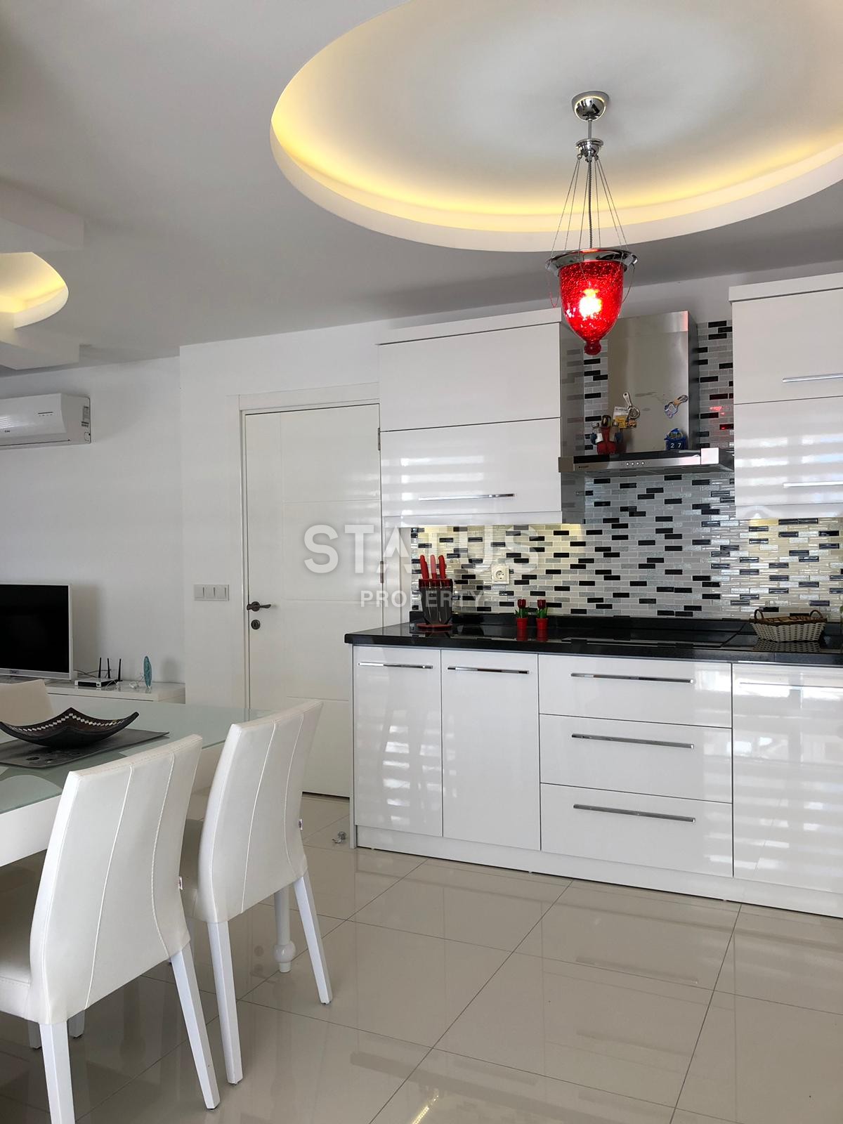 Двухуровневые апартаменты в самом центре города с шикарным видом на горы и море, 245 м2. фото 9