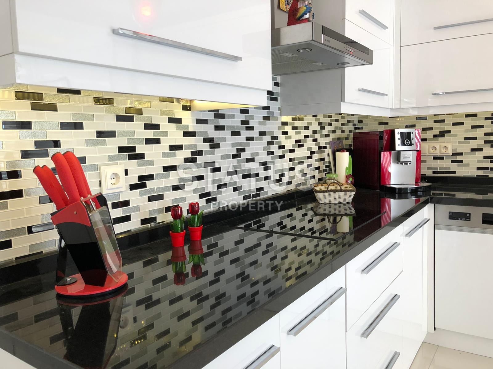 Двухуровневые апартаменты в самом центре города с шикарным видом на горы и море, 245 м2. фото 10