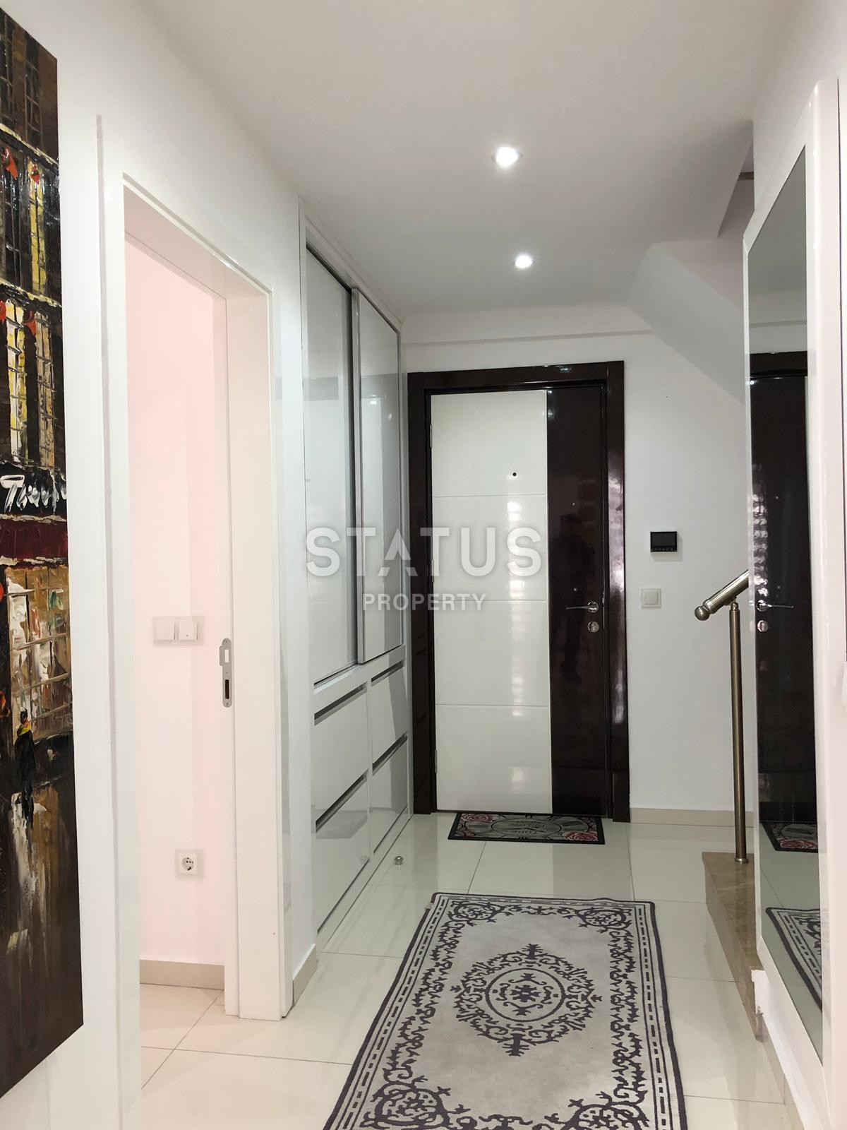 Двухуровневые апартаменты в самом центре города с шикарным видом на горы и море, 245 м2. фото 16