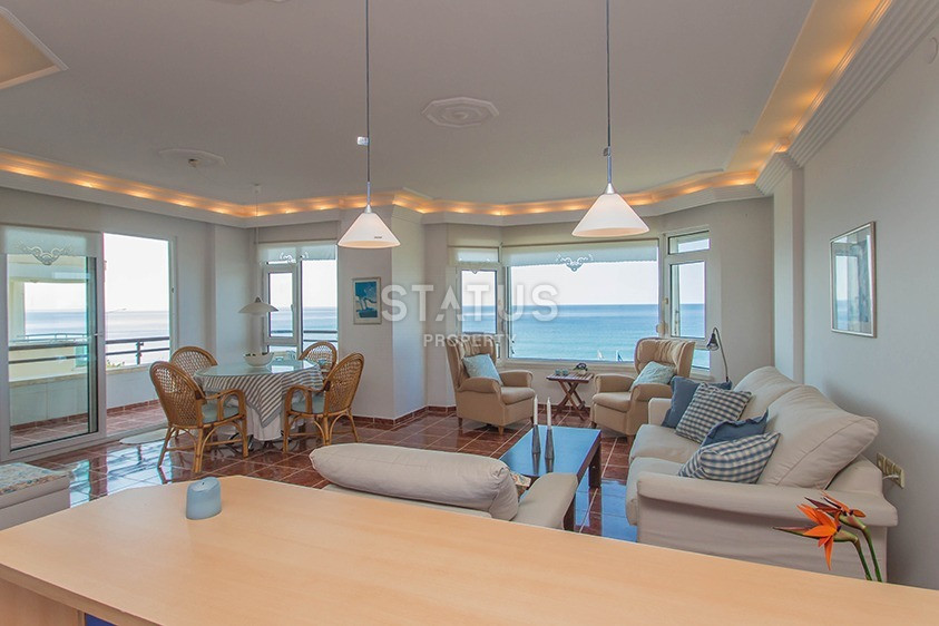 Апартаменты 3+1 с прямым видом на море, первая береговая линия в Тосмуре. 100м2 фото 11