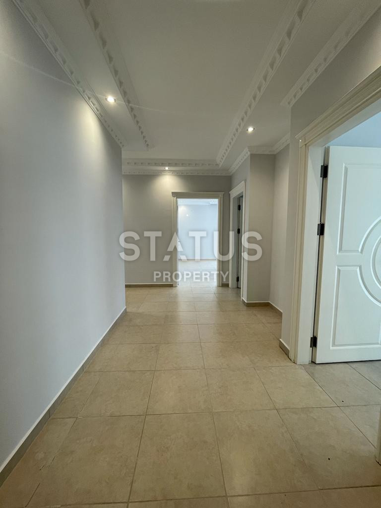 Четырёхкомнатная квартира в 150метрах от пляжа в Махмутларе, 185м2 фото 3