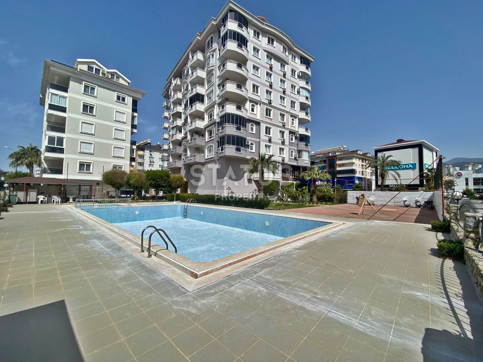 Spacious four-room apartment with a good location in OBA. 160m2 фото 3