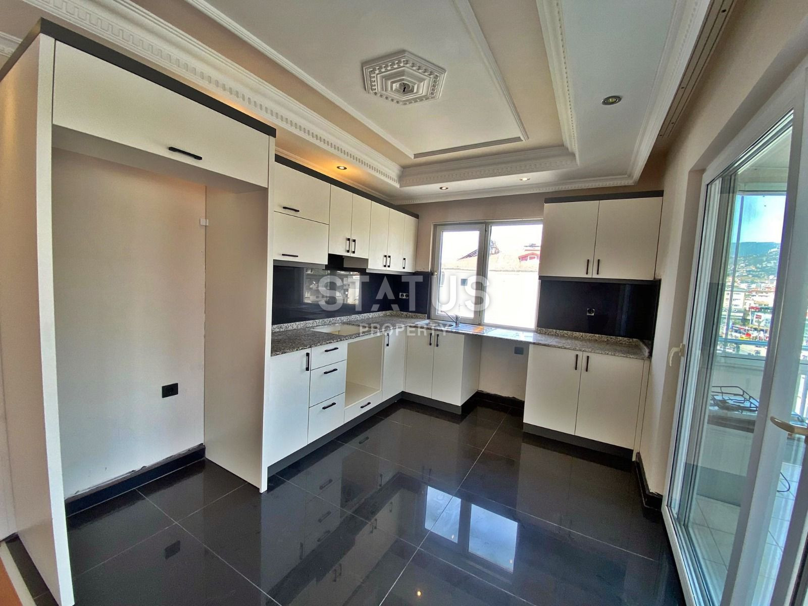 Spacious four-room apartment with a good location in OBA. 160m2 фото 6